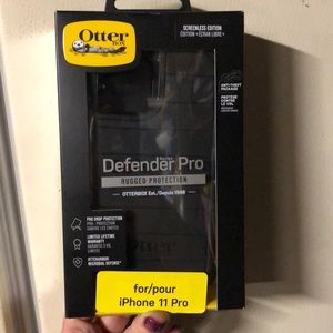 Otter Box Defender Series. For iPhone 11 Pro NWT!!